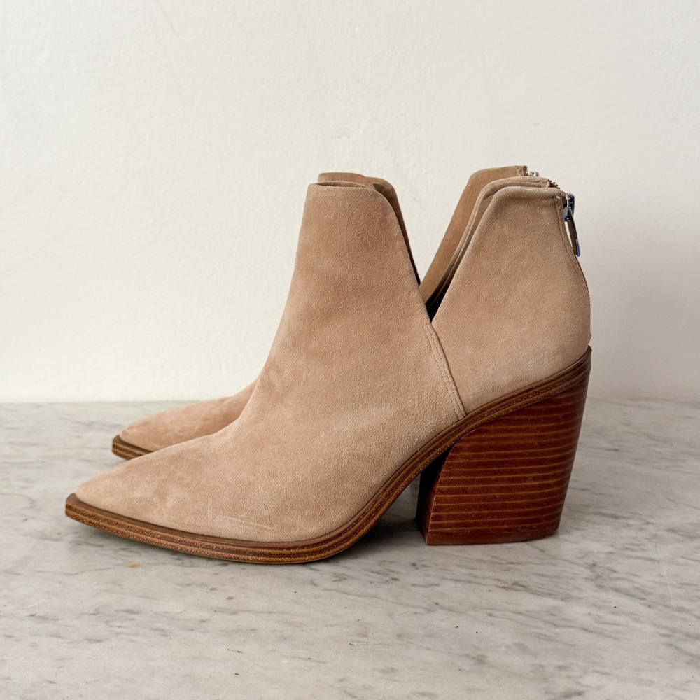 Vince Camuto Gigietta Ankle Boots Tan Suede Pointed Toe V-Cut Block Heel 10M Tan